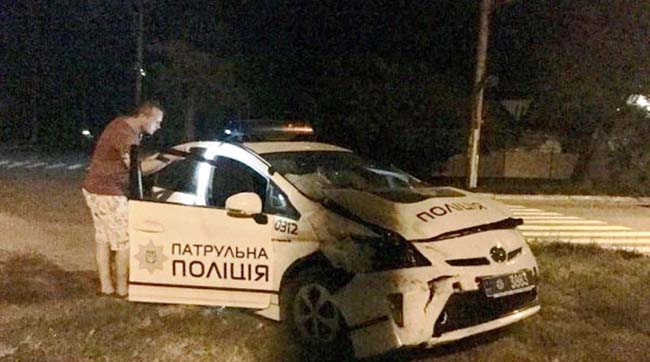 ​Поліція опублікувала обставини ДТП в Скадовську за участю поліцейських з Дніпра, очевидці заперечують офіційну версію