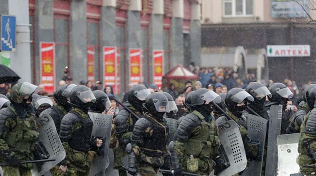 ​У Мінську міліція арештувала понад 400 учасників протесту
