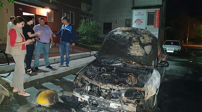 ​Цієї ночі невідомі підпалили автомобіль програми журналістських розслідувань «Схеми»