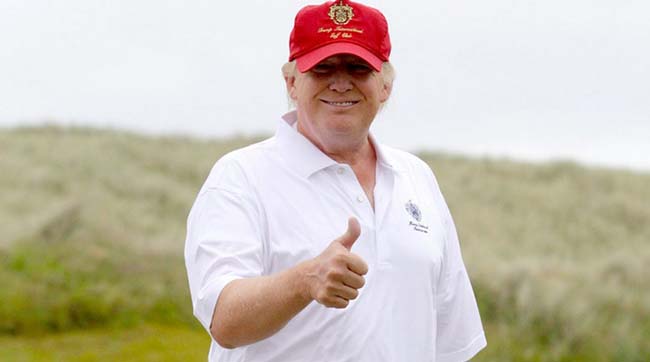 Під час прощання з Маккейном Трамп розважався у власному гольф клубі