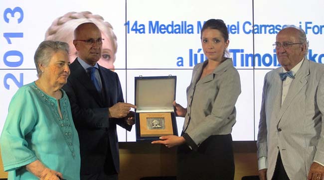 Испания наградила Юлию Тимошенко медалью за вклад в защиту демократии