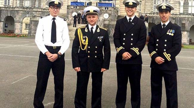 Крымские курсанты после отказа присягать РФ закончили колледж ВМС в Великобритании