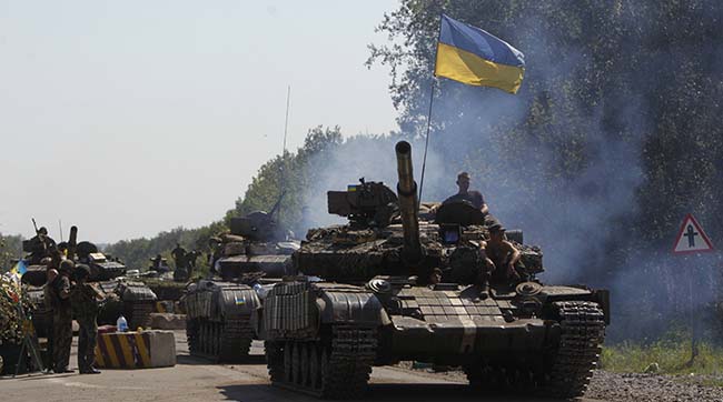 Порошенко заявил, что Украина готова отвести танки от линии разграничения