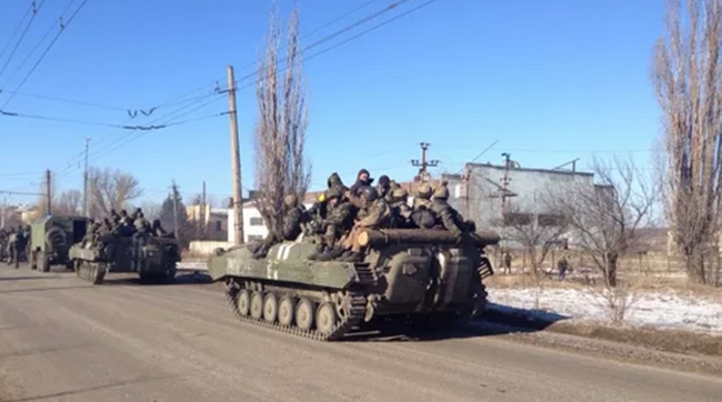 Українські військові виходять з Чорнухине
