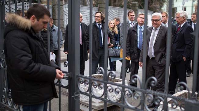 Німецька делегація МЗС не змогла потрапити до Порошенка через браму АП