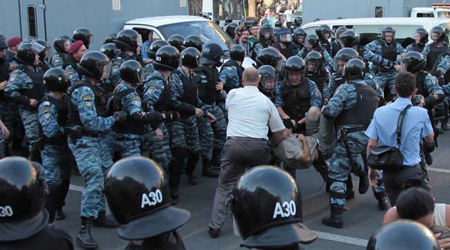 Сьогодні юридично завершено формування в Україні поліцейської держави – почав працювати новий КПК