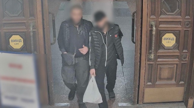 Оперативники затримали двох іноземців за зухвалий розбійний напад на громадянина Туреччини у центрі столиці