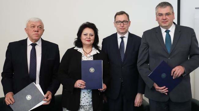 ​У Варшаві підписали договір про співпрацю між ІНП Польщі та українськими обласними архівами