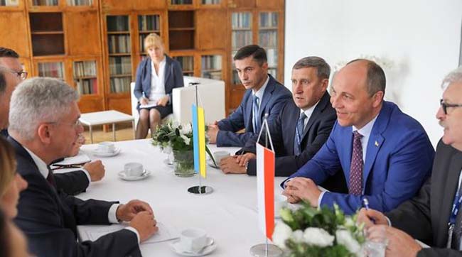 ​Голови українського і польського парламентів провели переговори на Криницькому форумі