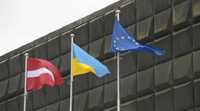 Європейська комісія пригрозила Україні повним припиненням фінансової допомоги через обмеження повноважень НАБУ і САП