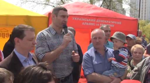 Опозиція заявляє про спробу влади зірвати вибори у Василькові