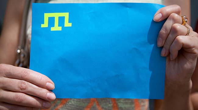 В Крыму уже крымскотатарский флаг объявлен вне закона