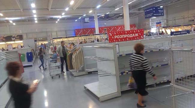 В Крыму пустеют полки магазинов - фотофакт