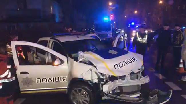 ​У Києві встановлюються обставини ДТП за участі поліцейського автомобіля