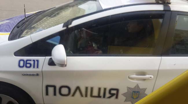 ​Столичні правоохоронці затримали киянина під час крадіжки коліс з авто