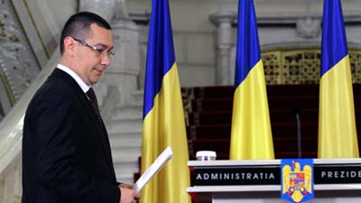 Премьер Румынии не ушел в отставку, назвав обвинения в плагиате президентской местью