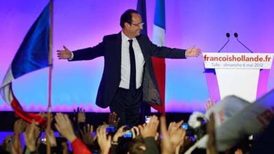 Избранный президент Франции принимает поздравления в Тюле 