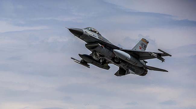 ВПС Туреччини завдали удари по об'єктах терористів на півночі Іраку