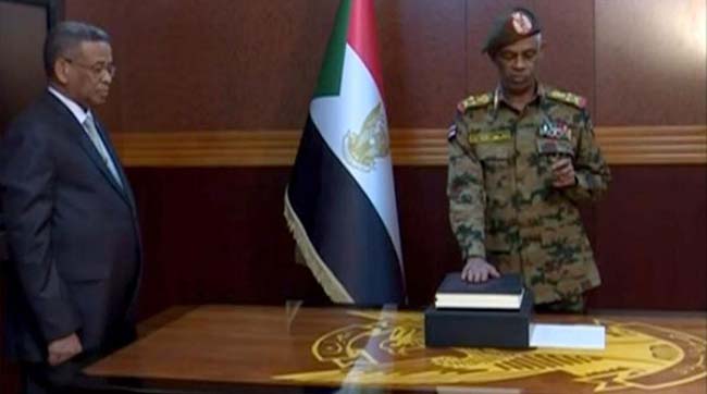 ​Міністр оборони став тимчасовим главою Судану - держтелебачення транслювало церемонію в прямому ефірі