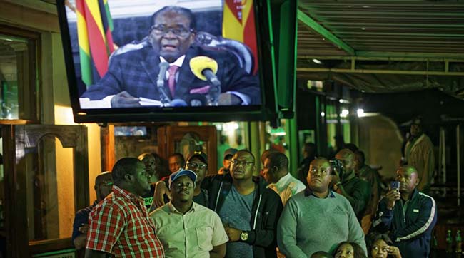 ​Президент Зімбабве Мугабе заявив, що очолить правлячу партію, але промовчав про відставку