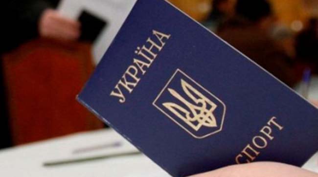 ​Оформлення паспорта у формі книжечки: до суду з позовом звернулись батьки 16-річної дівчини