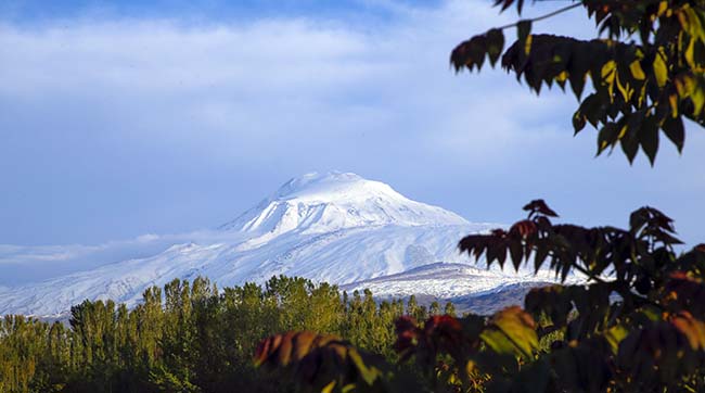 ​На сході Туреччини в квітні випав сніг. Вершина гори Агри і схили на висоті вище 2 км вкрилися снігом