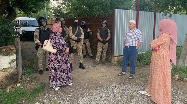 ​В окупованому Криму проходять масові обшуки у домівках кримських татар