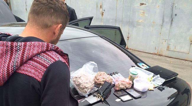 ​Подільником поліцейського, який «кришував» наркодилерів у Києві, виявився колишній правоохоронець