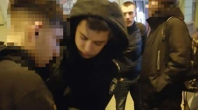 ​Київські правоохоронці затримали молодика, котрий збував наркотики, використовуючи популярний месенджер