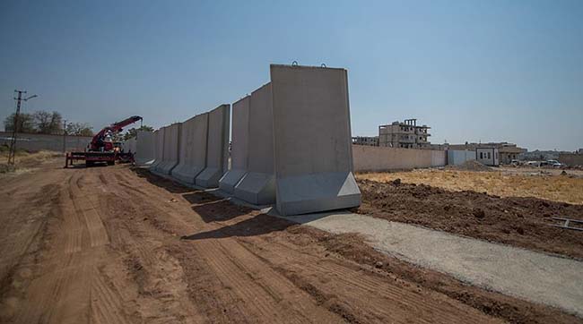 ​Туреччина звела 330-кілометрову стіну на кордоні з Сирією та Іраком