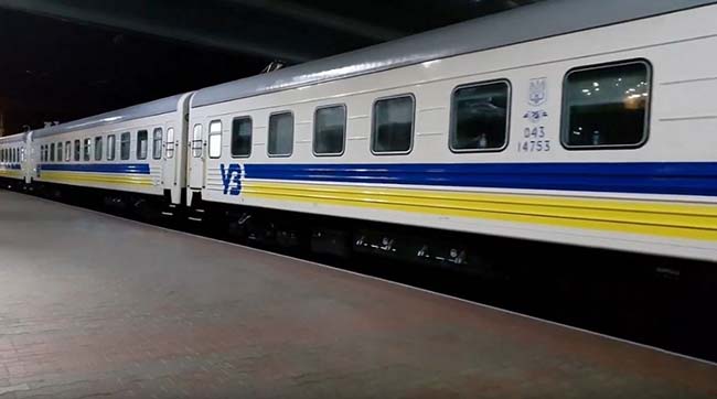 ​Сьогодні два додаткові потяги Укрзалізниці заберуть українців з вокзалу в Перемишлі