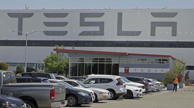 ​Росіянину, який намагався зламати мережу фабрики Tesla, висунули звинувачення
