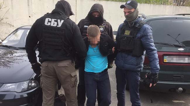 ​У Києві СБУ затримала на хабарі у сто тисяч гривень слідчого поліції