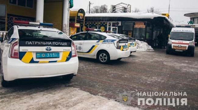 ​Зловмисники побили відвідувача кафе у Гідропарку, а потім відібрали у нього гаманець