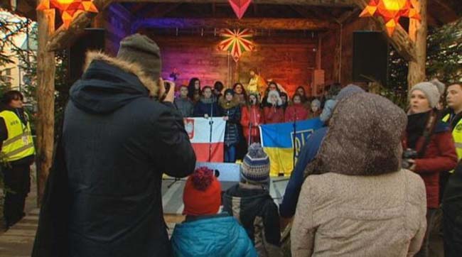 ​Українські діти, які втратили на війні батьків, колядували у Любліні