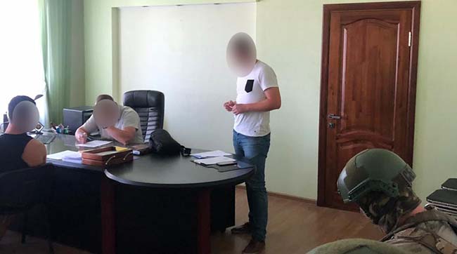 ​ДБР проводить обшуки в місцевій прокуратурі на Дніпропетровщині