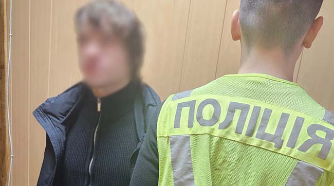 ​Поліція Києва та СБУ затримали киянина, який намагався підпалити прапорці на Майдані Незалежності