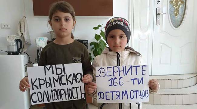 ​Флешмоб в поддержку задержанных крымских татар продолжается