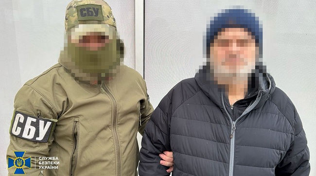 ​СБУ викрила подружжя, яке на замовлення ворога коригувало атаки рф по Херсону та закликало до захоплення міста