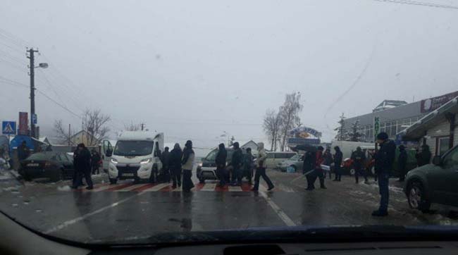 ​На Львівщині українці заблокували проїзд через прикордонні пункти пропуску