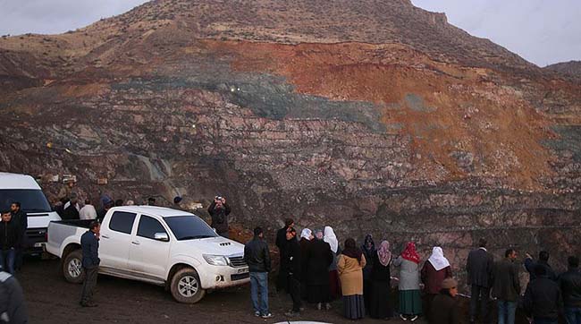 ​У Туреччині тринадцять гірників залишаються під завалами в шахті