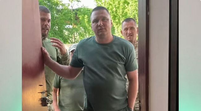 ​Злочин під прикриттям форми: як представники ТЦК у Смілі потрапили на відео під час зламу приватної будівлі