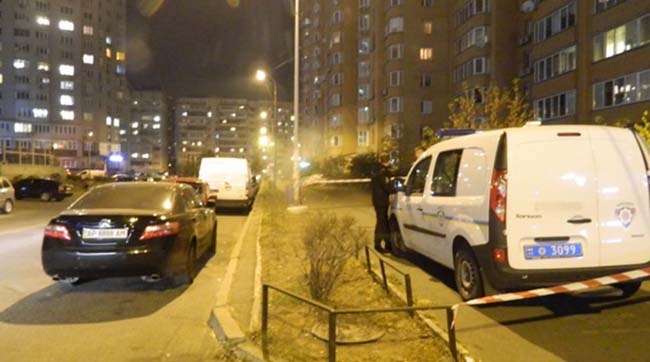 ​Правоохоронці розшукують зловмисника, який у Дарницькому районі столиці стріляв у подружжя