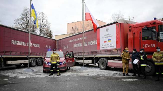 ​До України з Польщі прибуло майже 30 вантажівок гуманітарної допомоги