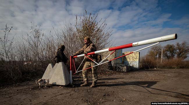 ​Посольство США, екс-генсек НАТО та президентка Естонії відреагували на удари бойовиків на Донбасі