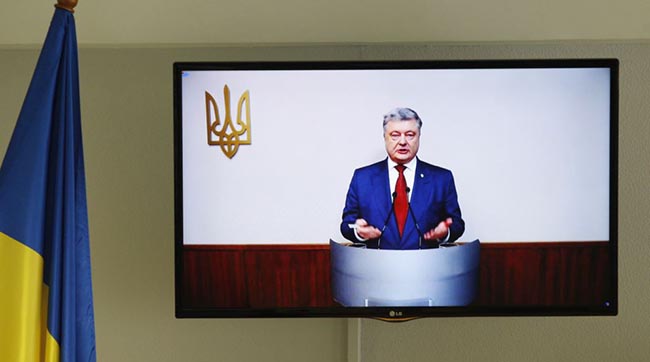 ​Суд відмовив захисникам януковича викликати Порошенко на повторний допит