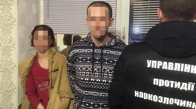 ​У Києві перед судом постане подружжя наркоторговців