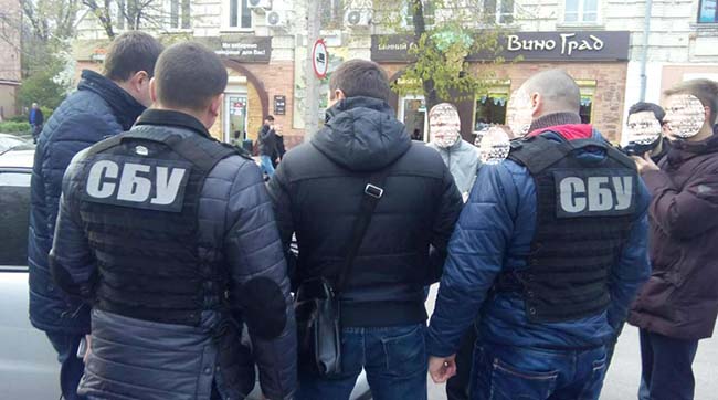 ​На Кіровоградщині затримали поліцейського на електронному хабарі