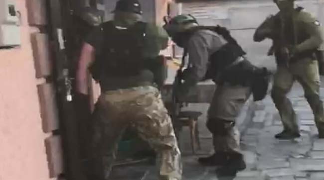 Київські правоохоронці затримали чотирьох зловмисників, які виготовляли та збували наркотики