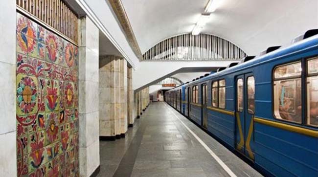 ​У київському метро затримали кишенькового крадія-рецидивіста